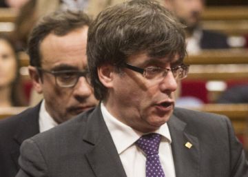 Los diputados secesionistas
firman la ley del referéndum