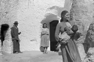 Imagen de un pueblo dentro de la serie 'Andalucía, años 1950'. rn