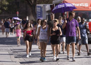 Los guías turísticos de Girona no podrán llevar altavoces Los guías turísticos de Girona no podrán llevar altavoces