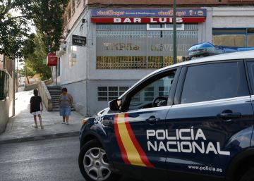 Muere degollado un policía municipal de Madrid tras una discusión en un bar Muere degollado un policía municipal de Madrid tras una discusión en un bar