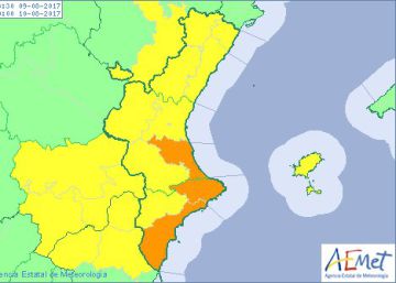 Un fuerte aguacero descarga sobre la comarca alicantina de la Marina Un fuerte aguacero descarga sobre la comarca alicantina de la Marina