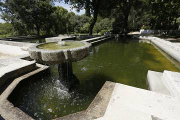 Una de las fuentes de este jardín histórico.