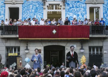 Las fiestas de Gràcia arrancan con mensajes contra el exceso turístico Las fiestas de Gràcia arrancan con mensajes contra el exceso turístico