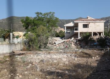 Un mort i set ferits per l’explosió en una casa a Alcanar Un mort i set ferits per l’explosió en una casa a Alcanar