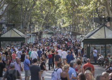 Barcelona va decidir no col·locar pilons a la Rambla i va optar per reforçar la vigilància policial Barcelona va decidir no col·locar pilons a la Rambla i va optar per reforçar la vigilància policial