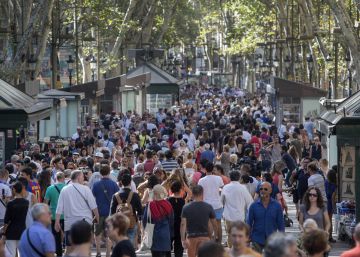 Barcelona recupera La Rambla 24 horas después del ataque Barcelona recupera La Rambla 24 horas después del ataque