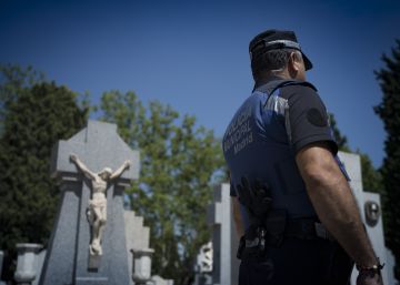 La policía patrulla por La Almudena tras los últimos actos vandálicos La policía patrulla por La Almudena tras los últimos actos vandálicos