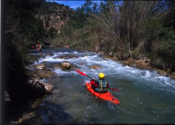 Un chico de 11 años desaparece tras lanzarse en colchoneta al río Cabriel Un chico de 11 años desaparece tras lanzarse en colchoneta al río Cabriel