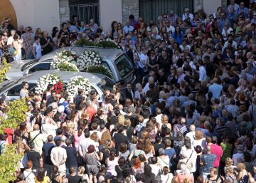 Rubí despide a sus dos vecinos muertos en el atentado de Barcelona Rubí despide a sus dos vecinos muertos en el atentado de Barcelona