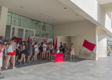 El Macba abre sus puertas tras siete días cerrado por huelga El Macba abre sus puertas tras siete días cerrado por huelga