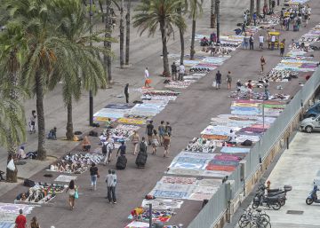 Colau demana ajuda als Mossos per posar fre al ‘top manta’