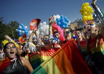 Detenidas seis personas por agredir a un transexual en Carabanchel Detenidas seis personas por agredir a un transexual en Carabanchel
