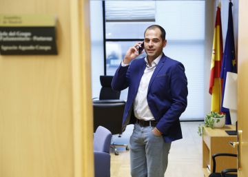Aguado exige a Cifuentes una bajada del IRPF para apoyar los presupuestos Aguado exige a Cifuentes una bajada del IRPF para apoyar los presupuestos