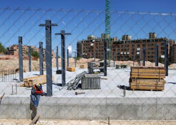 El curso arranca para 1,2 millones
de niños con 19 centros en obras El curso arranca para 1,2 millones
de niños con 19 centros en obras