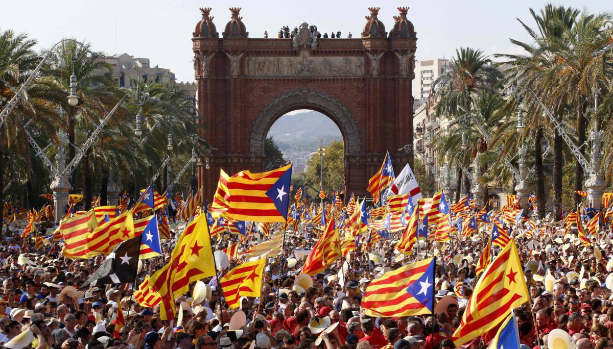 Miles de catalanes durante la celebración de la Diada en 2012.rn