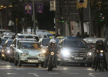 Els cotxes sense etiqueta de la DGT seran multats si circulen per Barcelona quan hi hagi contaminació