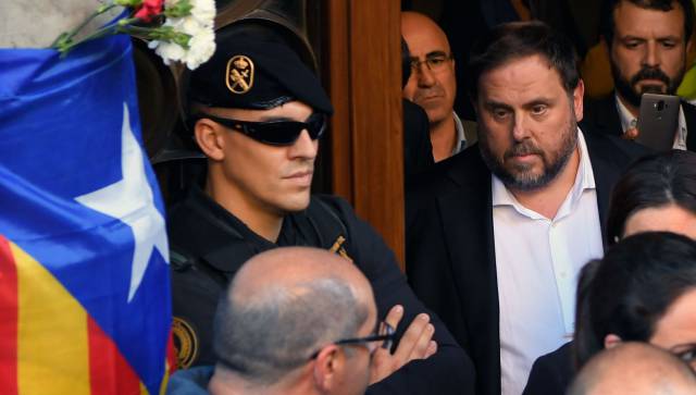 El vicepresidente de la Generalitat, Oriol Junqueras, a la salida del departamento de Economía.