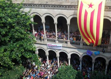 Estudiants ocupen l’edifici històric de la Universitat de Barcelona Estudiants ocupen l’edifici històric de la Universitat de Barcelona