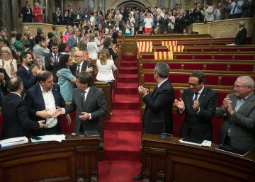 El parlament, després d'aprovar la llei del referèndum.