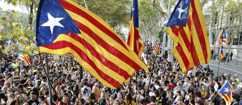 El fiscal ordena a los Mossos precintar los colegios electorales antes del sábado