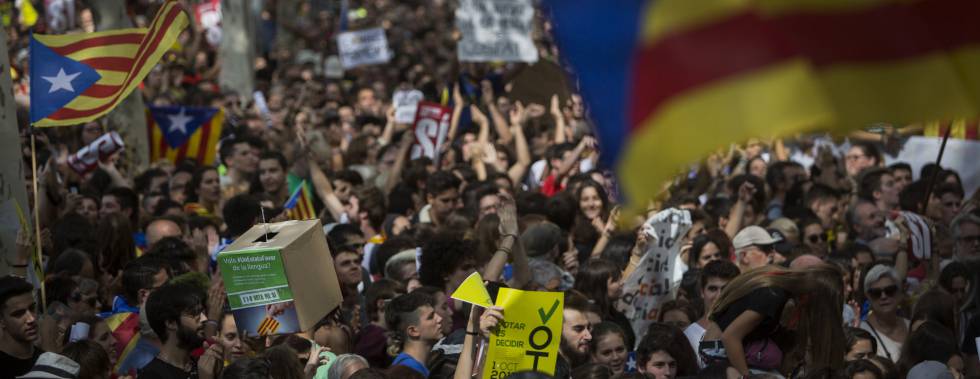 Los Mossos acatan la orden de cerrar los colegios pero alertan del riesgo de desórdenes