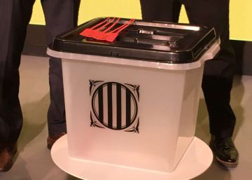 La Generalitat presenta urnes xineses de plàstic de 5 euros per a l’1 d’octubre