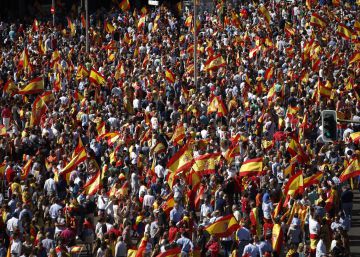 Desenes de milers de persones en la manifestació per la unitat d’Espanya a Madrid