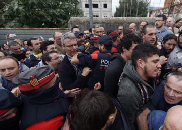 La Audiencia Nacional pide a los Mossos que identifique a los agentes que actuaron el 1 de octubre La Audiencia Nacional pide a los Mossos que identifique a los agentes que actuaron el 1 de octubre