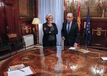 Carmena prevé rebajar la deuda hasta niveles de 2004 en dos años Carmena prevé rebajar la deuda hasta niveles de 2004 en dos años