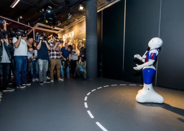 La Fundación del Barça desembarca con el robot Dream- E en el Camp Nou La Fundación del Barça desembarca con el robot Dream- E en el Camp Nou