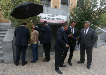 El Anatómico Forense obliga a las funerarias a trabajar en plena calle