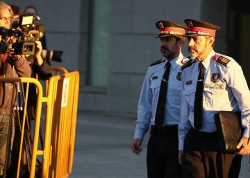 Trapero asegura que ofrecieron tres veces salir a la comitiva judicial del Departamento de Economía Trapero asegura que ofrecieron tres veces salir a la comitiva judicial del Departamento de Economía