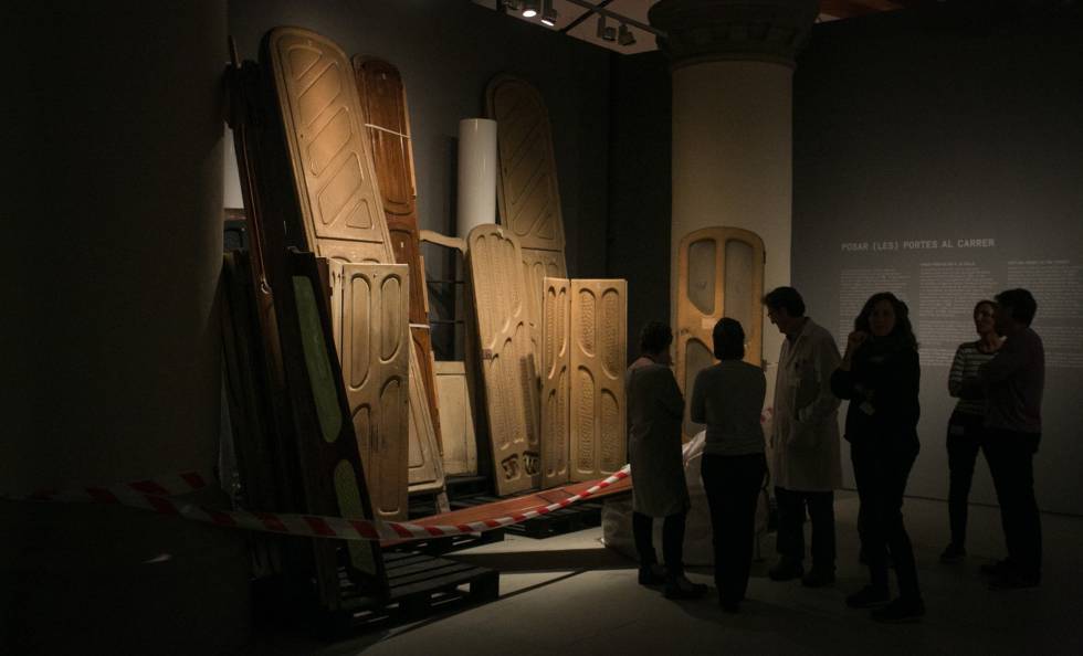 Las puertas de Gaudí de la casa Batlló que pueden verse en la exposición de Francesc Torres.