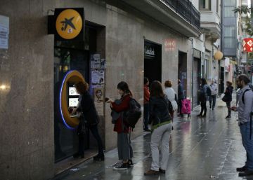 Santi Vila rebutja la campanya sobiranista per retirar diners dels caixers Santi Vila rebutja la campanya sobiranista per retirar diners dels caixers