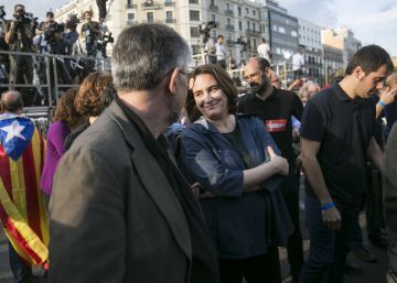 El debate secesionista sitúa a Colau en una encrucijada para gobernar El debate secesionista sitúa a Colau en una encrucijada para gobernar