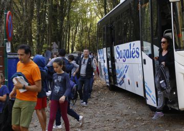 Un autobús gratuito descongestiona las carreteras del Montseny