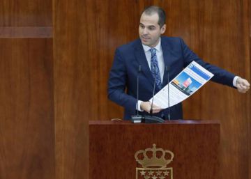 Cifuentes critica la campaña de publicidad iniciada por Aguado en el Metro