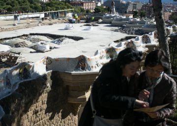 Barcelona vol menys turistes i més veïns al Park Güell