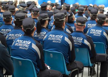 La Policía Municipal estudia gastar un millón en 5.500 uniformes de gala