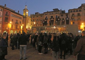 L’ANC i Òmnium recreen cel·les d’una presó i conviden a tancar-s’hi per torns