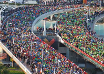 El keniano Kitwara pulveriza el récord en la Maratón Trinidad Alfonso de Valencia