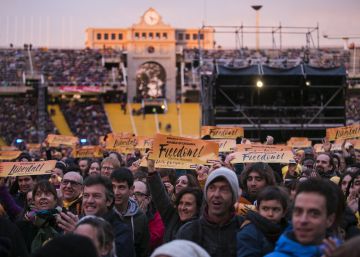 Miles de personas asisten al Concierto por la Libertad en Barcelona