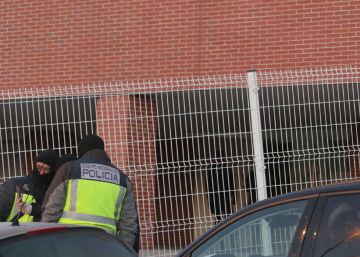 Detenido por financiar el viaje de su esposa y su “novio” para ingresar en el ISIS