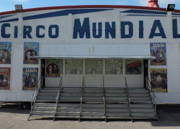 Carpas vacías en el Gran Circo Mundial