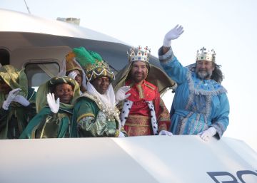 Música, color y pólvora en la Cabalgata de Reyes Magos de Valencia