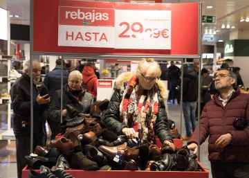 Los comercios inician unas rebajas que se alargarán hasta tres meses