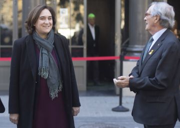 Colau frena el tramvia a canvi que Trias doni suport al pressupost