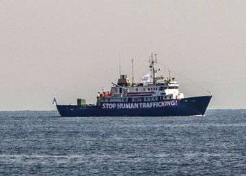 Los tripulantes del C-Star vuelven a casa tras cuatro meses en el Puerto de Barcelona