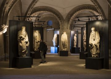 La Xunta emprende el camino para proteger las estatuas del Maestro Mateo en manos de los Franco