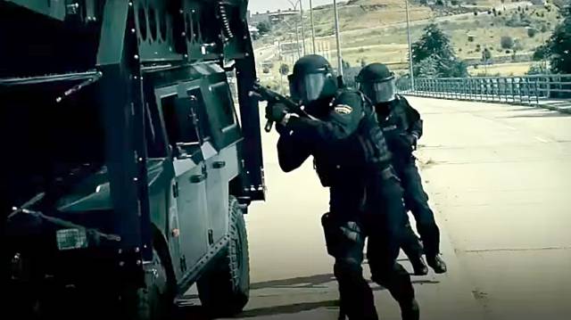 Fotograma de un vídeo de los GEO sobre su actuación.